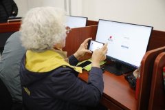 <b>让更多老年伴侣敢于测验考试</b>